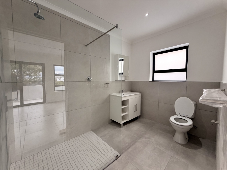 To Let 4 Bedroom Property for Rent in Heritage Park Western Cape